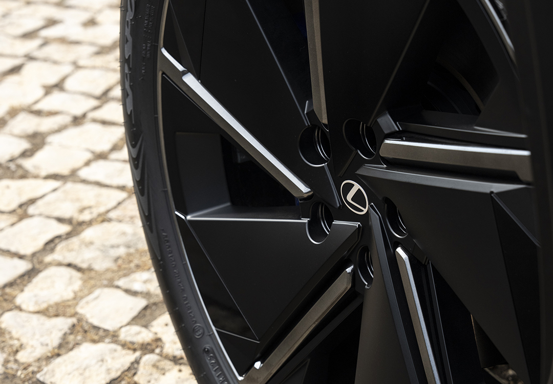 A Lexus wheel